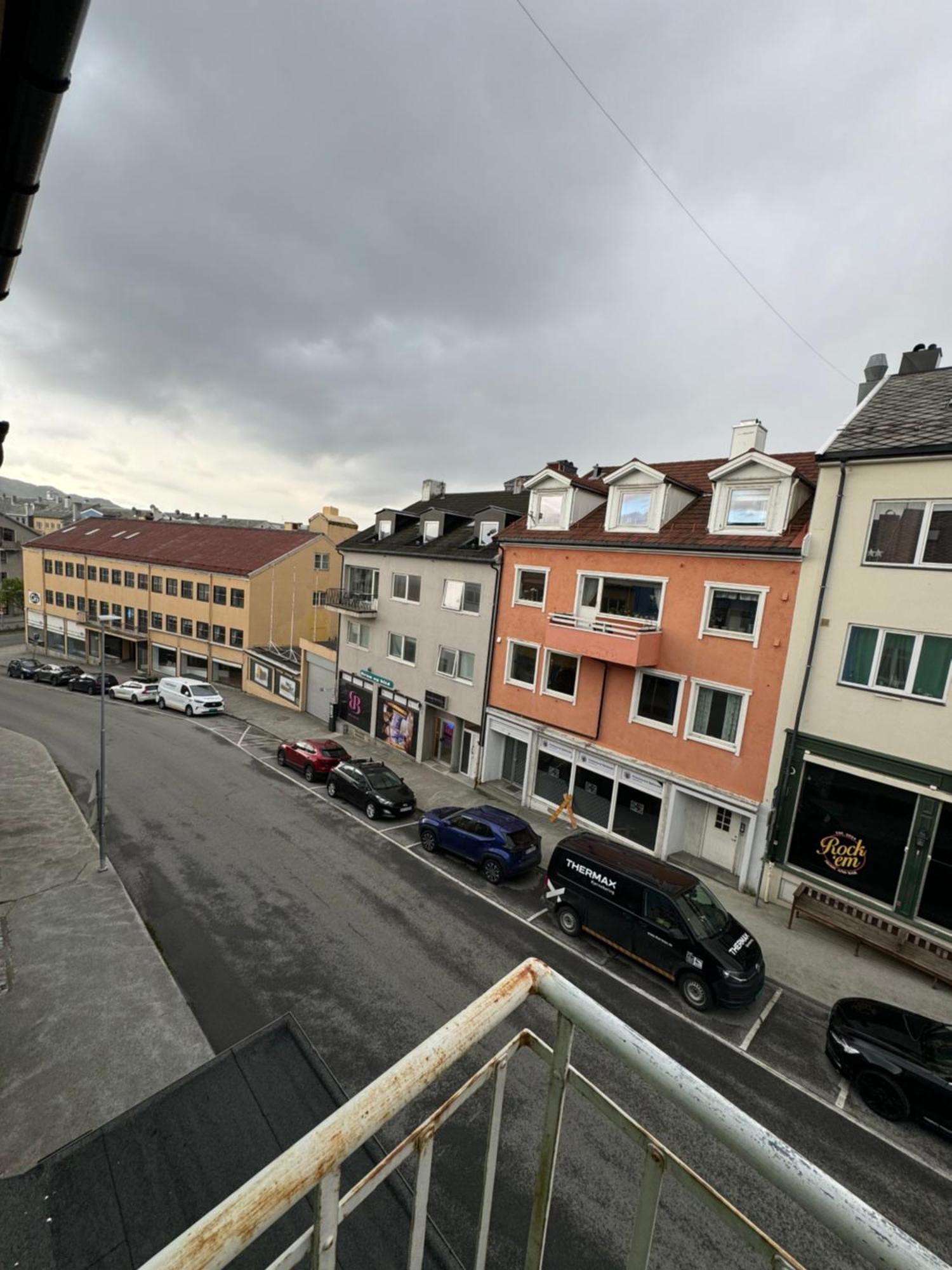 Charming 3-Bedroom Apartment In The Heart Of Kristiansund Exterior photo
